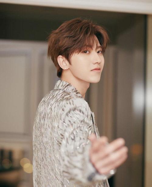 娱乐圈爆料许灼,许灼疑涉重大丑闻，真相即将揭晓！